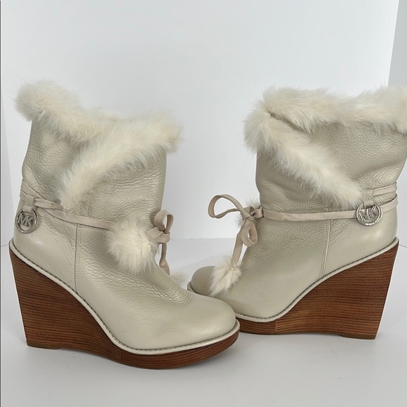 Michael Kors Vintage Cream Wedge Boots with Fur Trim Size 7 1/2 - Picture 1 of 8